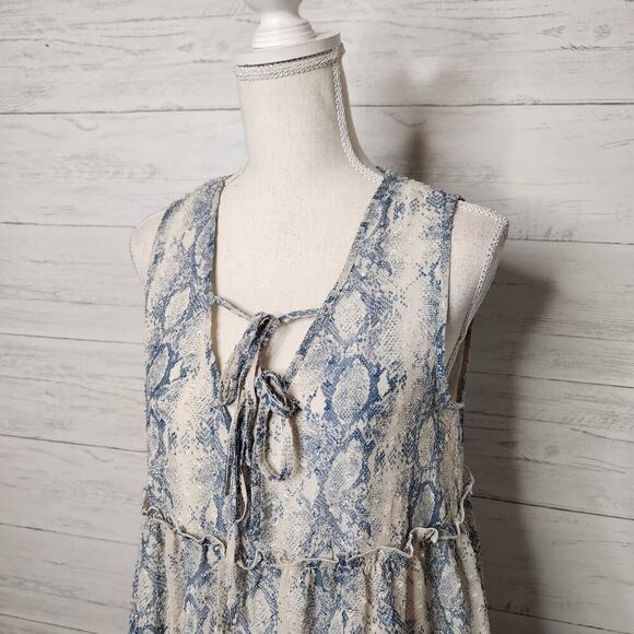 Altar'd State Size XS Blue &‎ White Snakeskin Print Dress - Picture 5 of 11